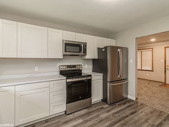 4th image of 413 SW Westlawn Dr