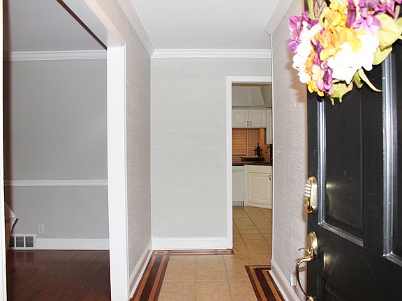 4th image of 3710 Sourwood Ct