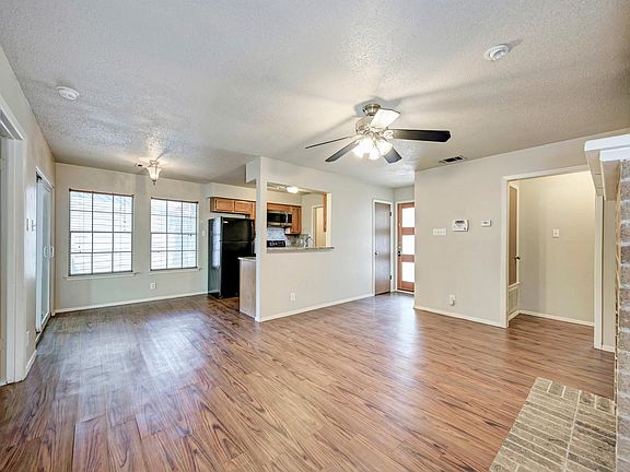 4th image of 2106 Nickerson St #105