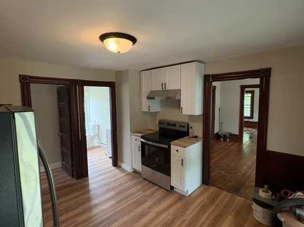 40 Allen St #2, Greenfield, MA 01301