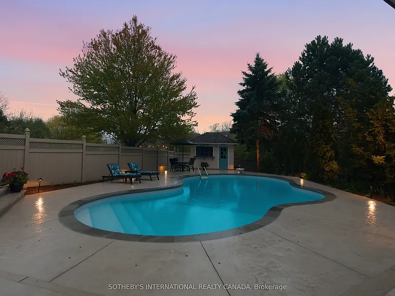 2432 Upper Valley Cres — Photo 42