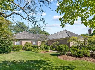 2345 Iroquois Dr, Glenview, IL 60026
