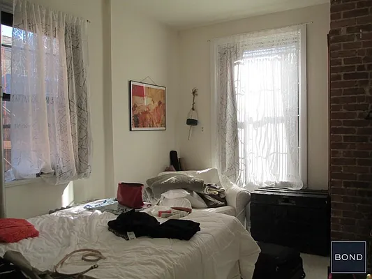Rented by Bond New York | media 23