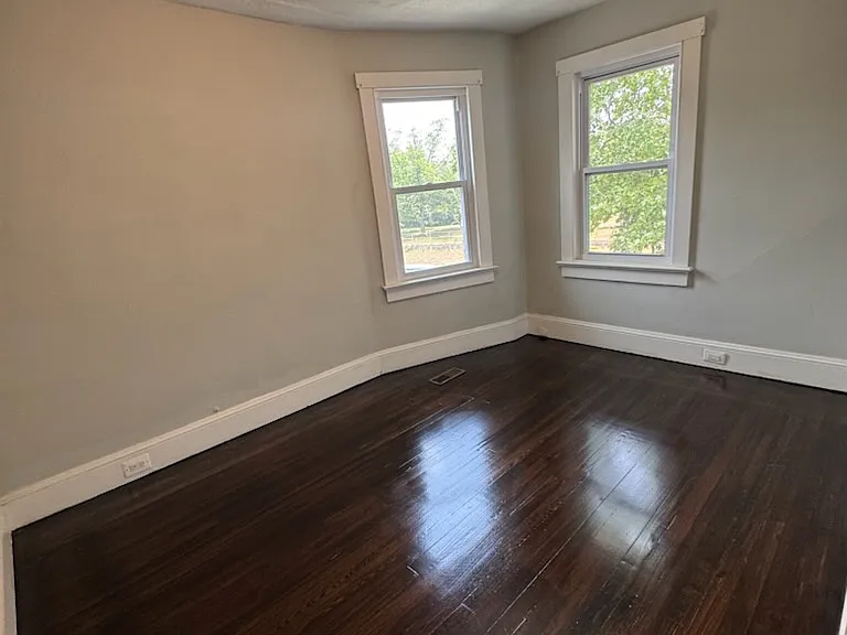 255 Hollywood Dr — Photo 12