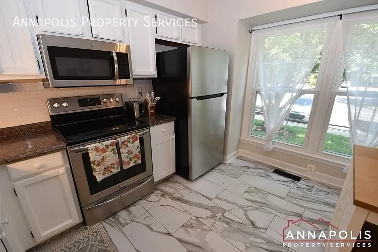 518 Bay Dale Ct — Photo 2