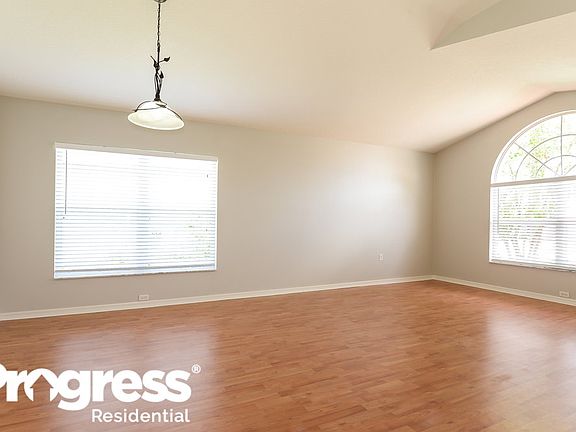 3rd image of 29649 Forest Glen Dr