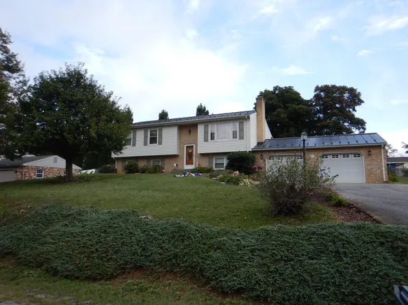 378 Knollwood Dr, Troutville, VA 24175