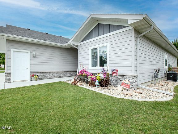 3rd image of 2209 Palisades Ln