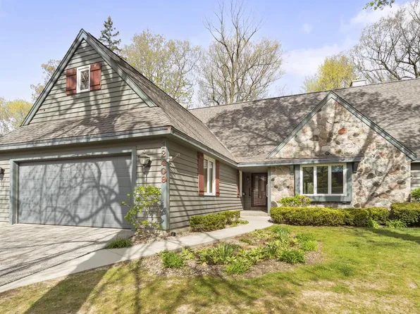 12409 N Golf DRIVE, Mequon, WI 53092