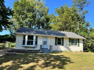 8613 Elwyn Dr, Hazelwood, MO 63042