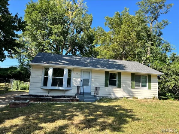 8613 Elwyn Dr, Hazelwood, MO 63042