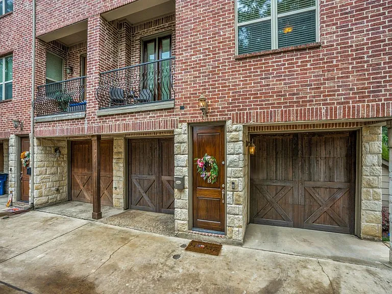 2606 N Henderson Ave #D — Photo 1