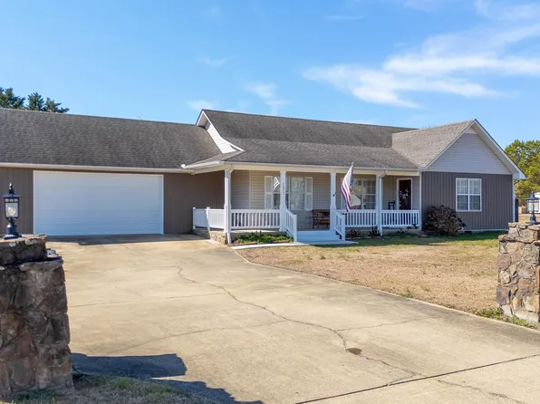 1075 Powell Dr, Centre, AL 35960