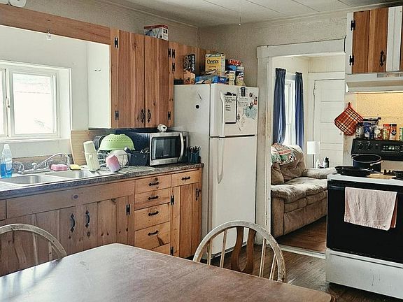 5th image of 151 Oxford Avenue
