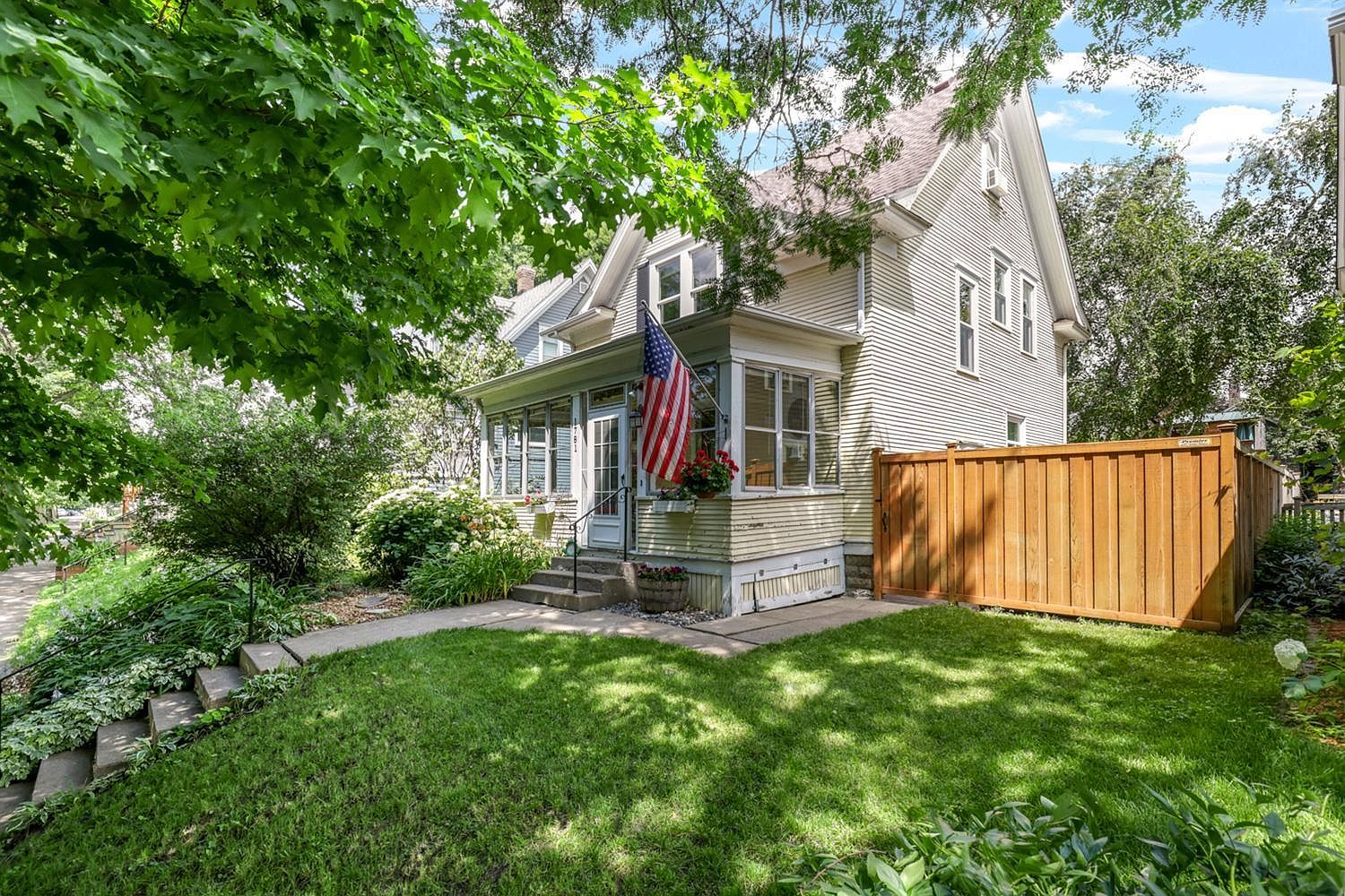 1781 Laurel Ave, Saint Paul, MN 55104 | Zillow