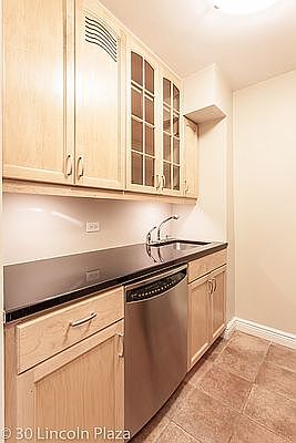 5th image of 30 W 63rd St APT 9O