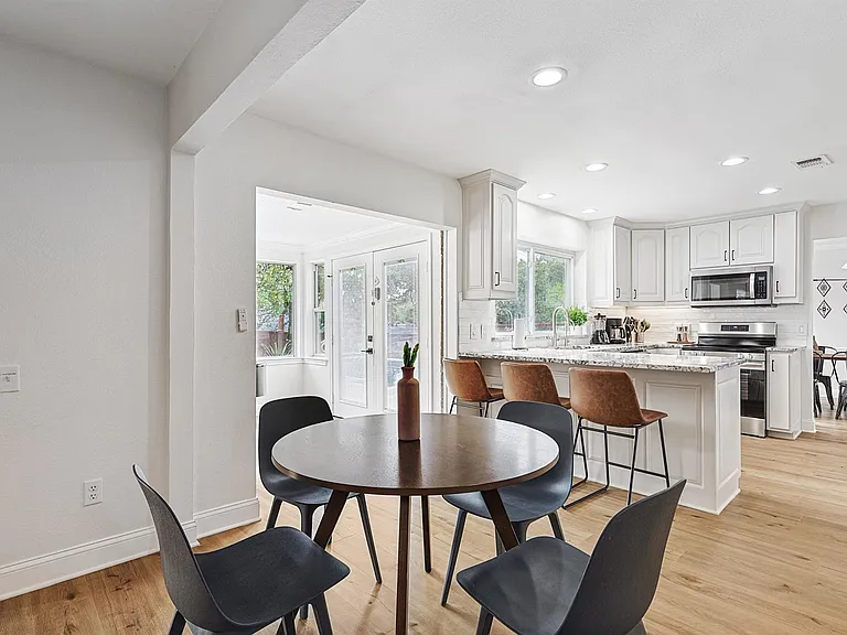 6872 Greenleaf Dr — Photo 17