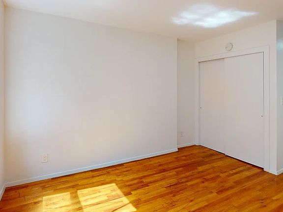 3rd image of 330 E 74th St APT 4C