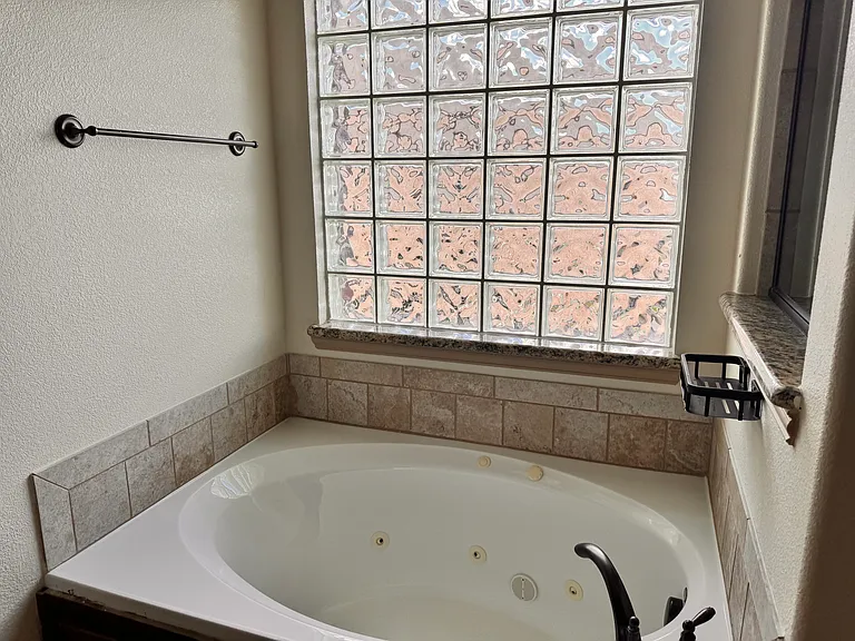 9001 Blue Water Dr — Photo 27