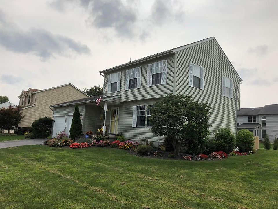 2nd image of 601 Courtland Ln