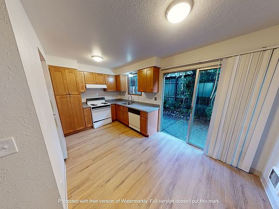 3rd image of 1804-1810 NE Clackamas St #1806