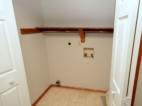 4th image of 3960 Wyckoff Dr