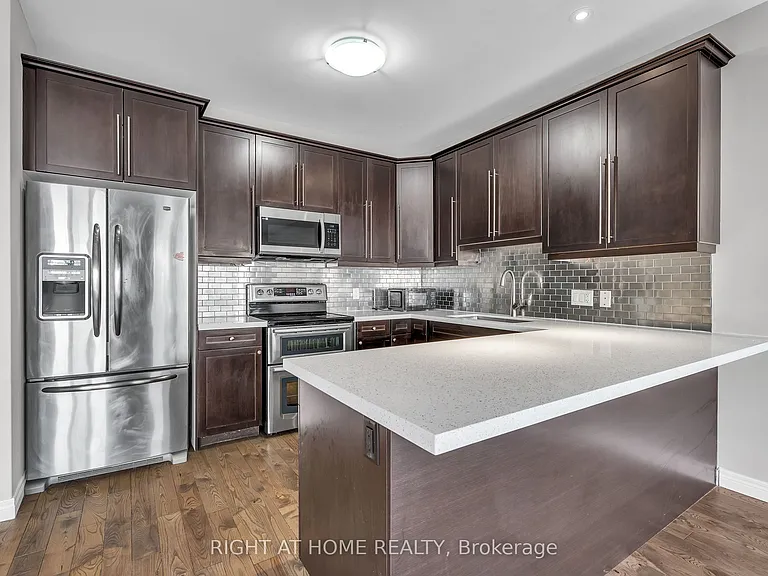 1030 Oakcrossing Gate #16 — Photo 9