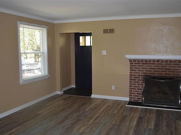 5th image of 640 Warrenton Dr