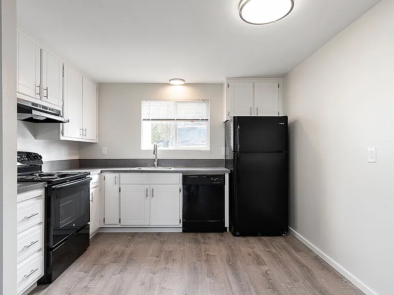 Somerset Apartments — Photo 3