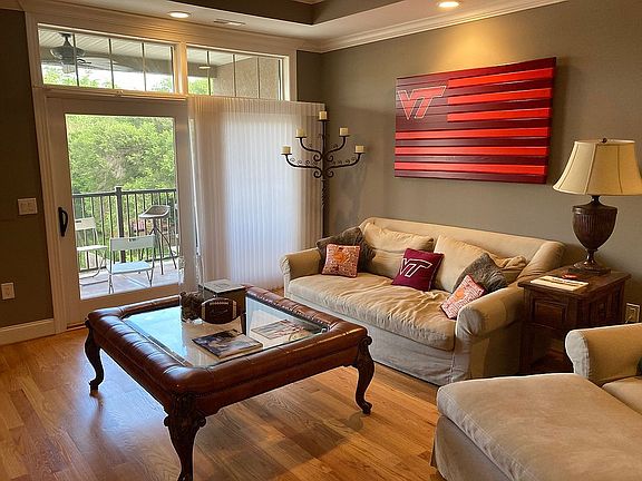 3rd image of 301 S Main St #302