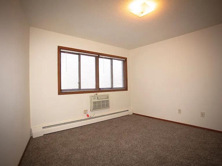 Brittany Apartments — Photo 8
