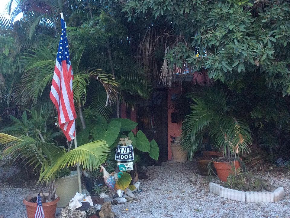 Front of house and parking lot Studio is to the left ! Off street parking !