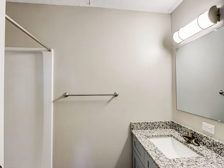 Bartlett Court Apartments — Photo 36