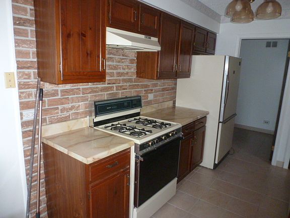 4th image of 321 Cherrywood Ct #0