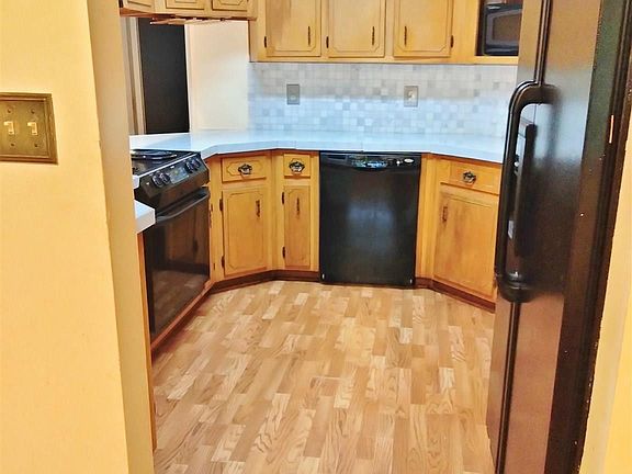 5th image of 1015 Willow Lake Cir