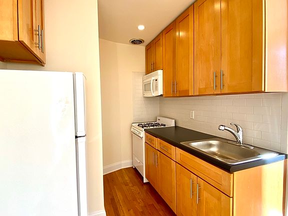 3rd image of 531 E 78th St APT 6C
