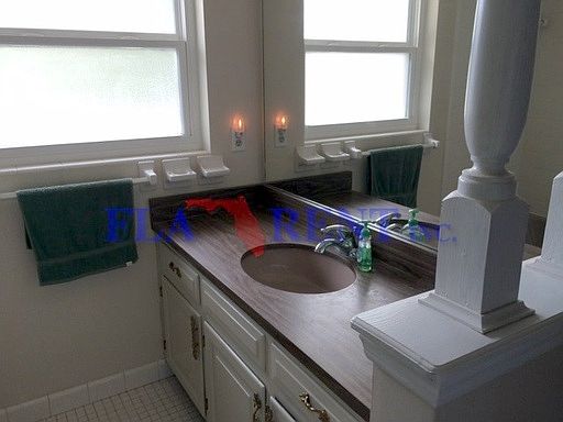 4th image of 1028 Golfside Dr