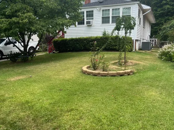 8805 NE Cunningham Dr, College Park, MD 20740