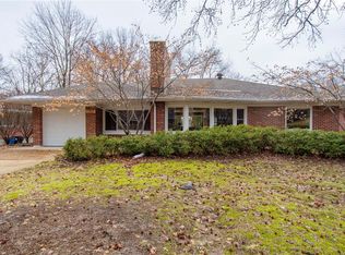 954 Briarwood Ln, Saint Louis, MO 63130