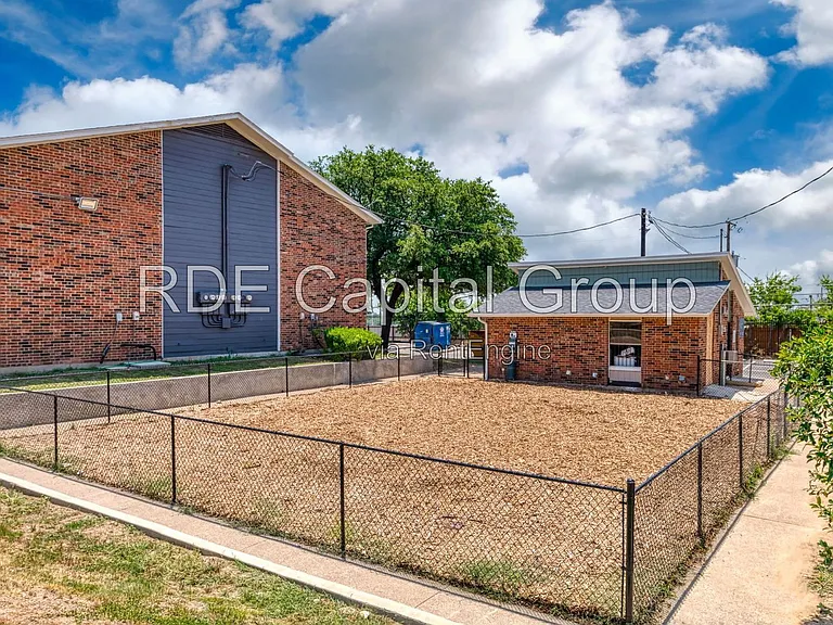 8045 W Elizabeth Ln #222 — Photo 17