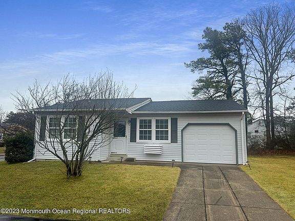 3rd image of 2 Orchard Dr #73