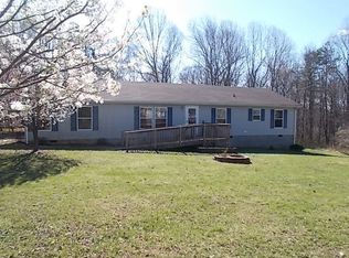 1096 Whisperwood Ln, Moneta, VA 24121