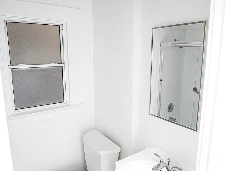 527 W 15th St #24 — Photo 11