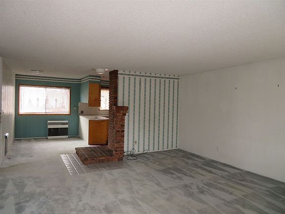 2nd image of 319 Evergreen Ln