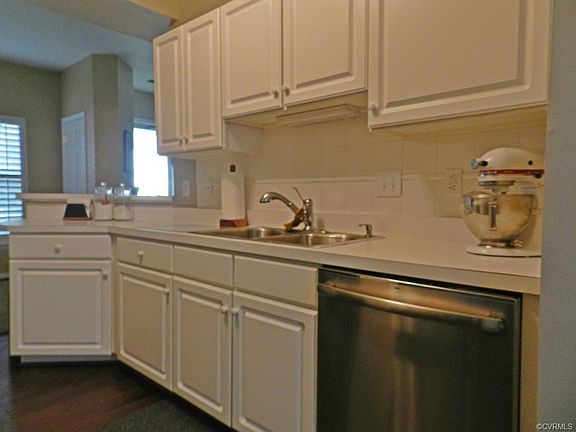 5th image of 2926 Queensland Dr