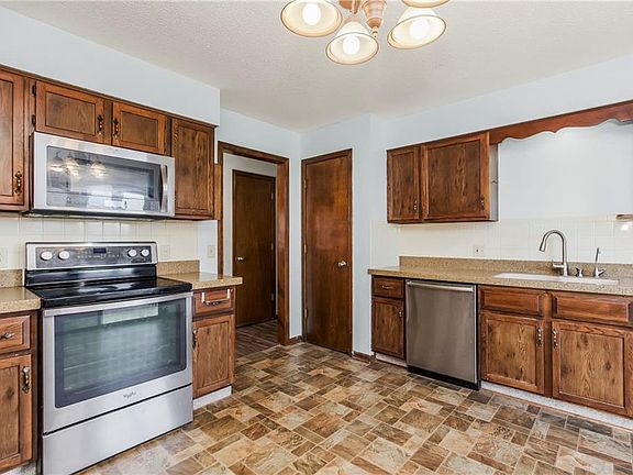 3rd image of 504 Brookridge Dr