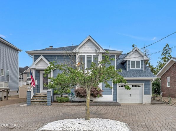 15 Seville Dr
