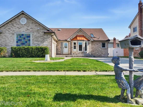43940 Cadburry Dr, Clinton Township, MI 48038