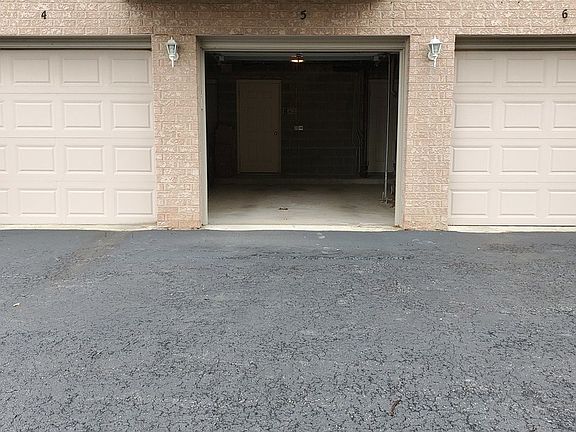 4th image of 4012 W 105th St