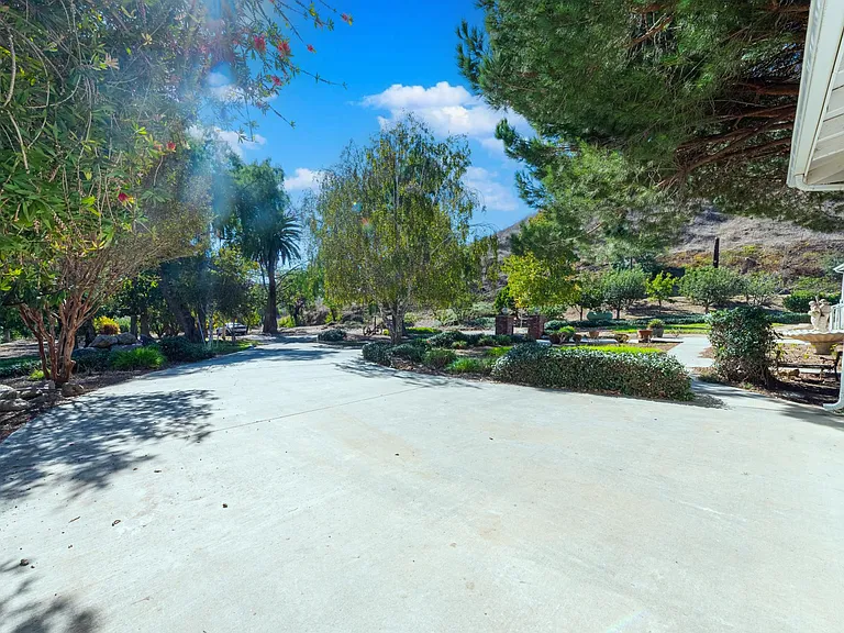 1057 E La Loma Ave — Photo 55